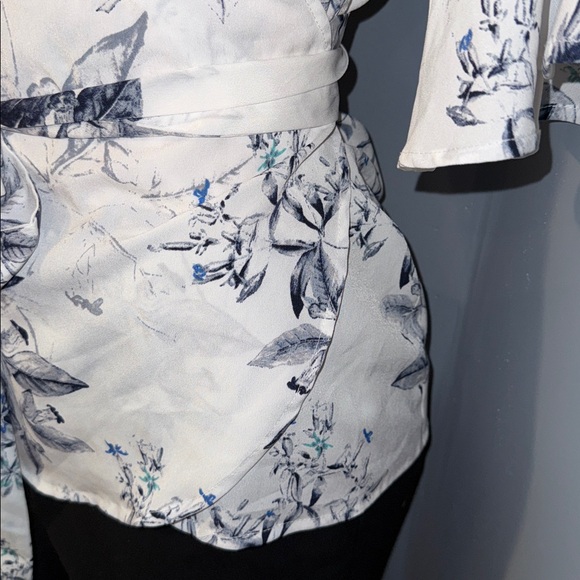 Elegant Alex Marie Wrap Around Blouse - Size Medium - Picture 7 of 8